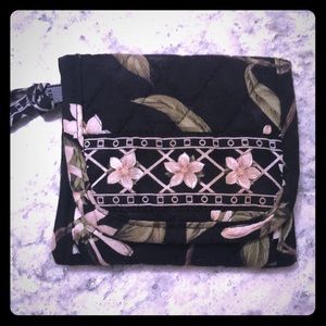 Small Vera Bradley wallet . Good condition 😊